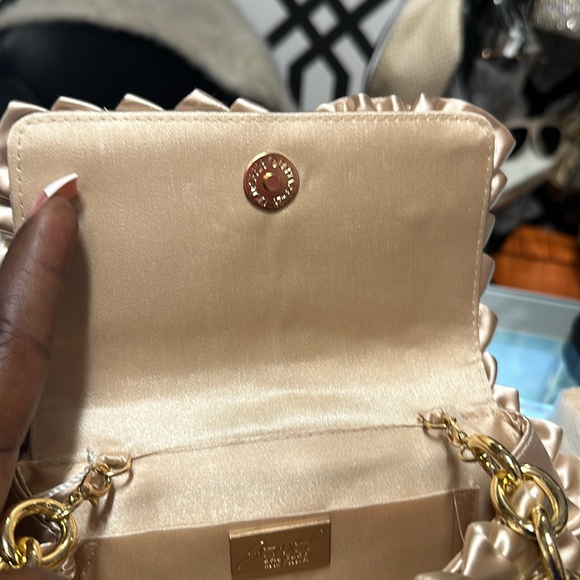 New Ruffle clutch purse gold chain for the shoulder by Jewel Badgley Mischka - Picture 4 of 9